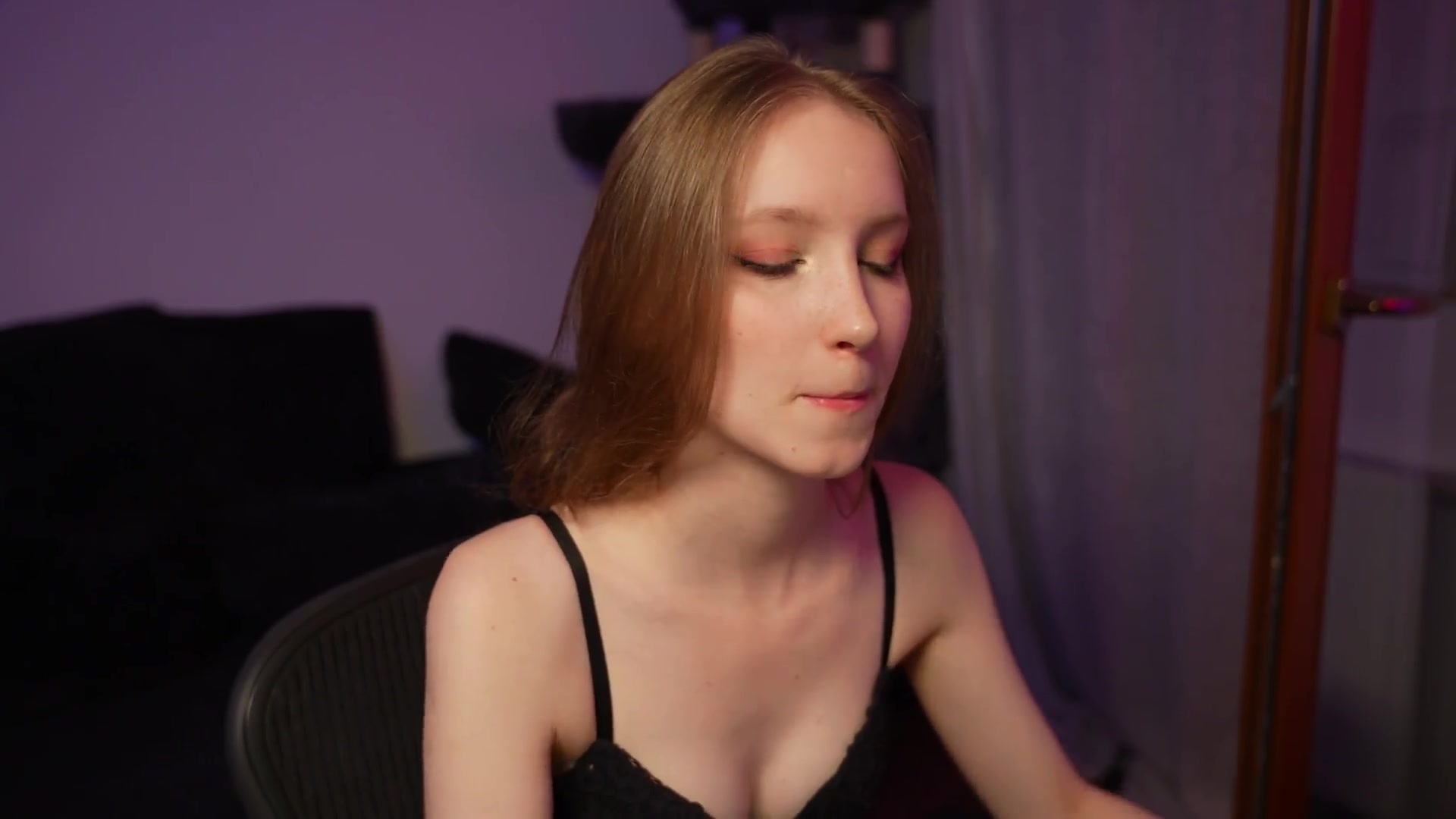 Gallery image thumbnail from Sw33t_g1rl's myfreecams stream on, 09/05/2026, 19:54 image 6 of 20