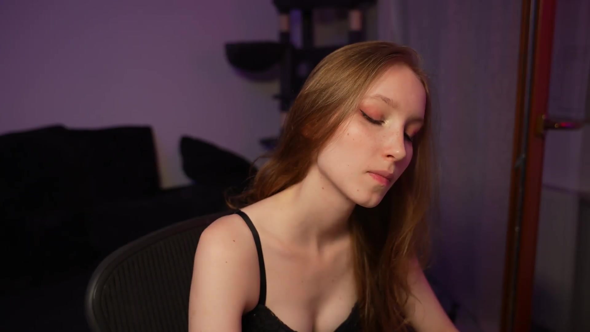 Gallery image thumbnail from Sw33t_g1rl's myfreecams stream on, 09/05/2026, 19:54 image 19 of 20
