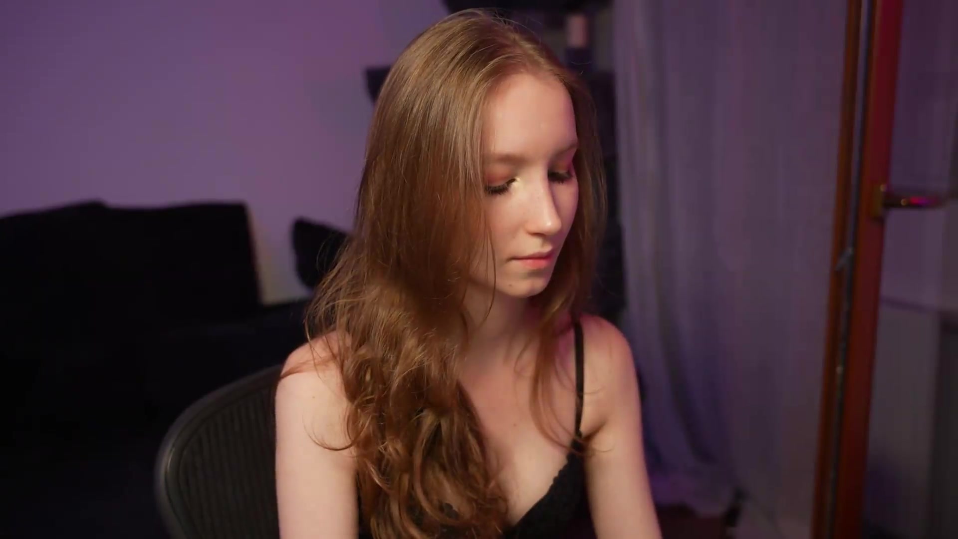 Gallery image thumbnail from Sw33t_g1rl's myfreecams stream on, 09/05/2026, 19:54 image 3 of 20