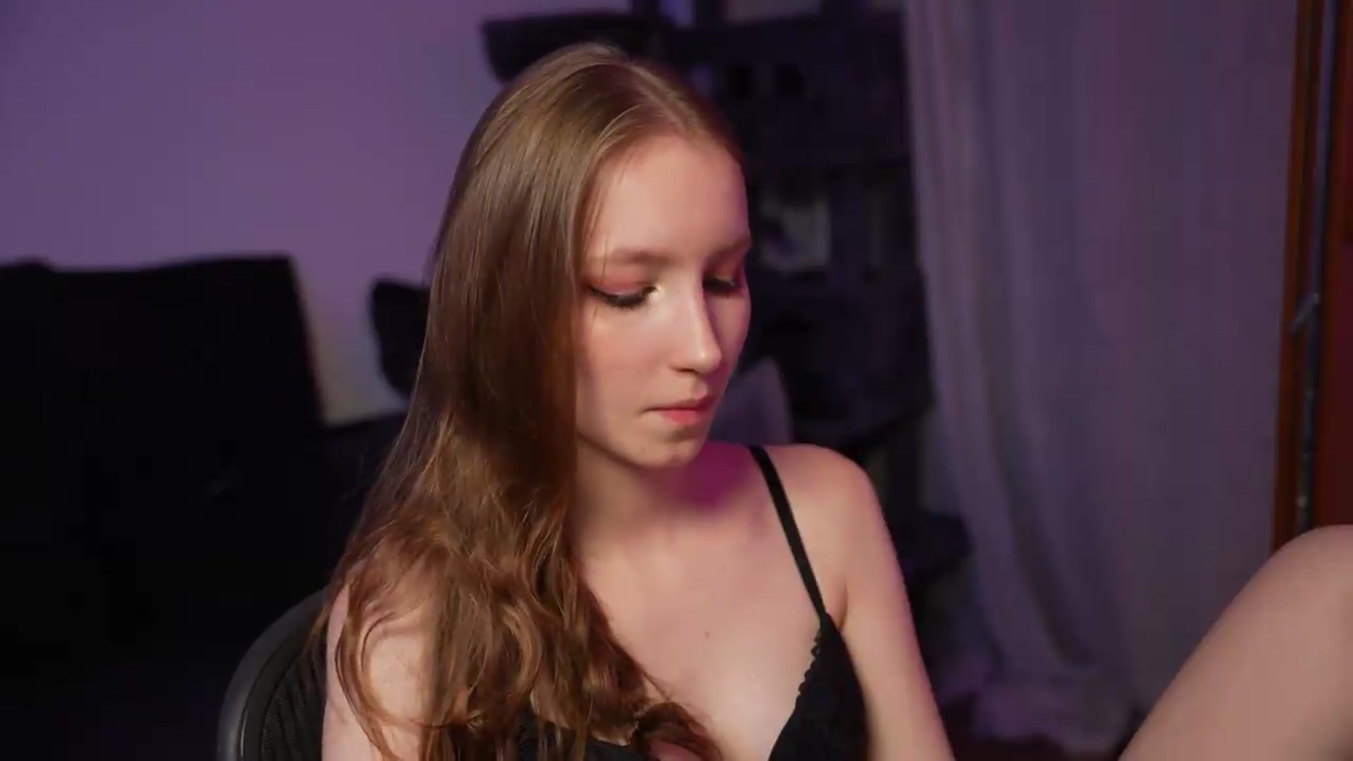 Gallery image thumbnail from Sw33t_g1rl's myfreecams stream on, 09/06/2026, 24:28 image 13 of 20