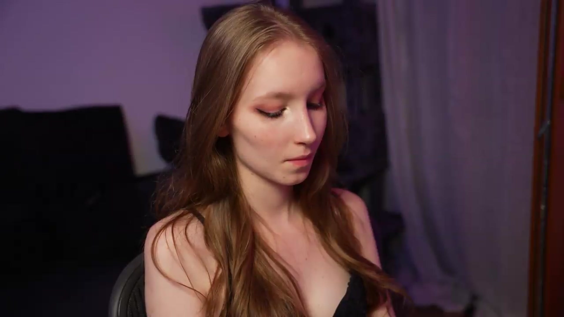 Gallery image thumbnail from Sw33t_g1rl's myfreecams stream on, 09/06/2026, 24:28 image 12 of 20