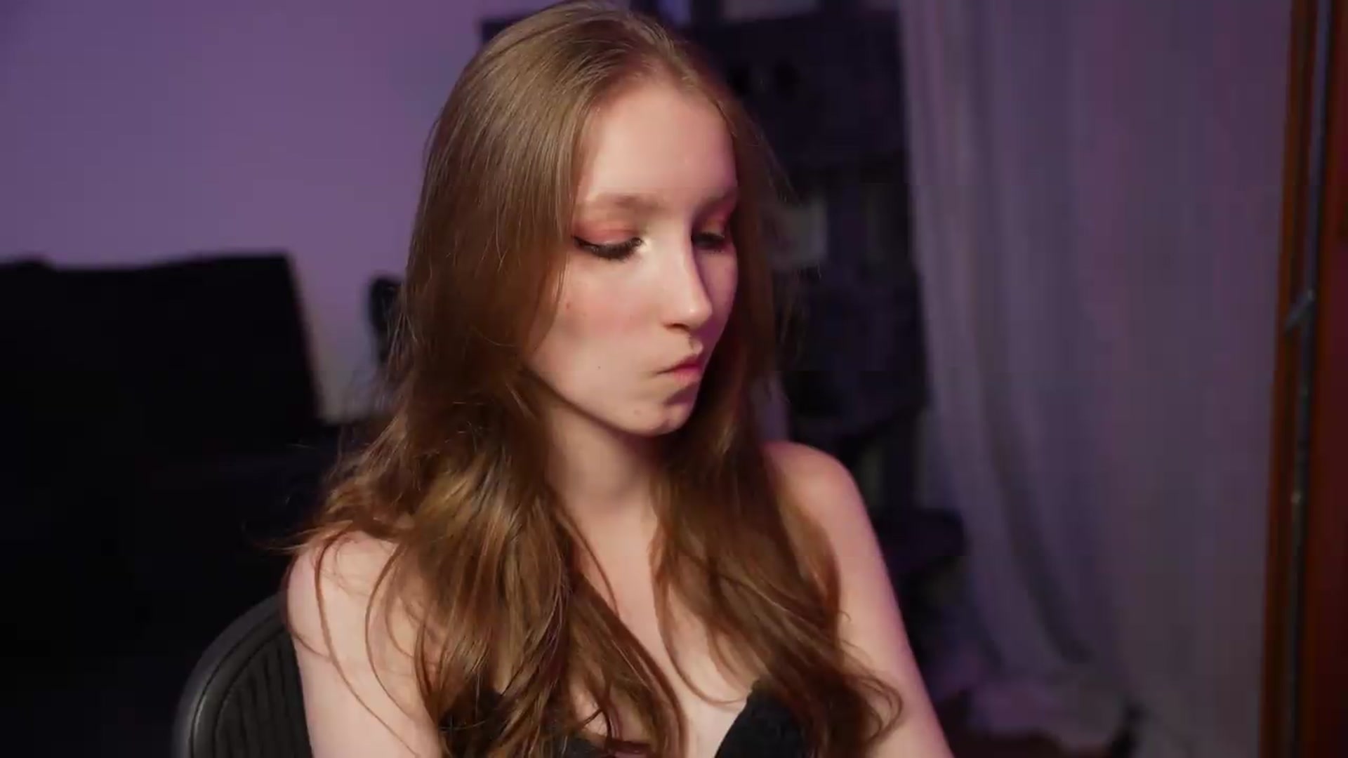 Gallery image thumbnail from Sw33t_g1rl's myfreecams stream on, 09/06/2026, 24:28 image 8 of 20