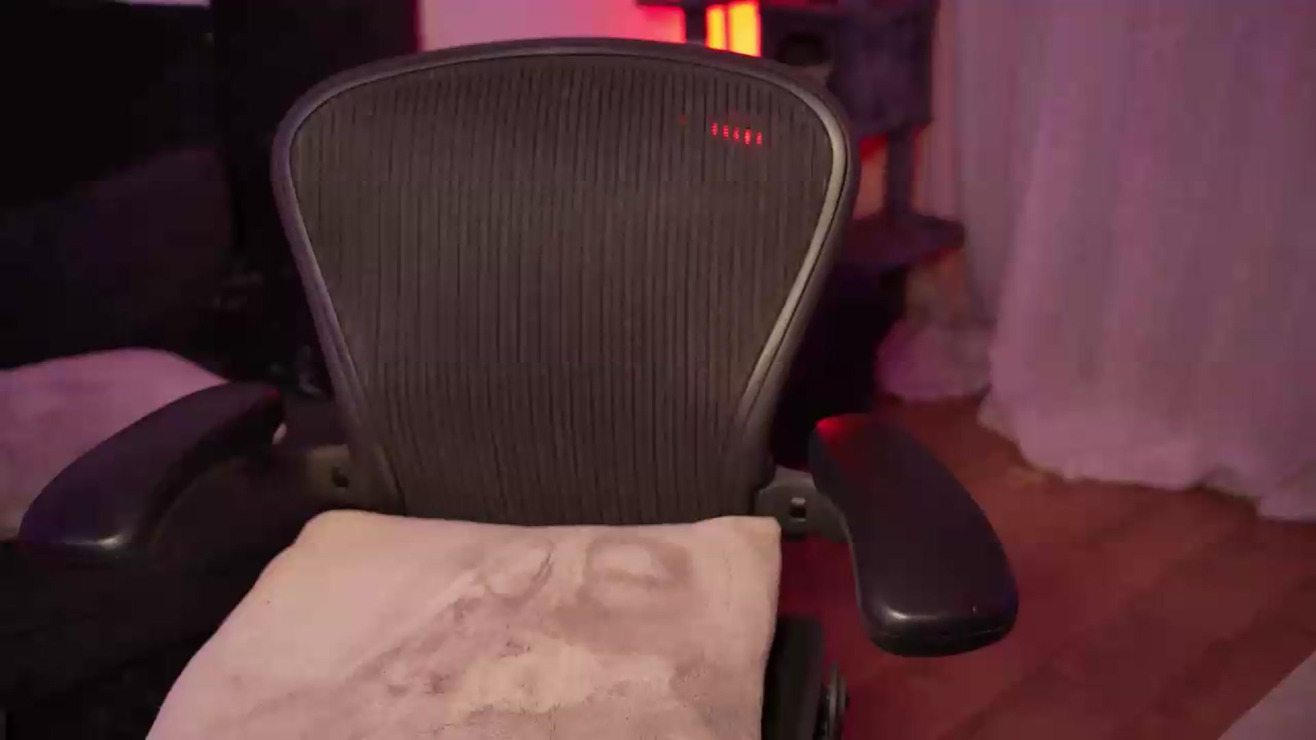 Gallery image thumbnail from Sw33t_g1rl's myfreecams stream on, 09/14/2026, 02:54 image 5 of 20