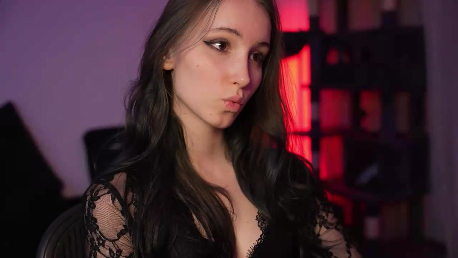 Gallery image thumbnail from Sw33t_g1rl's myfreecams stream on, 09/19/2026, 22:47 image 9 of 20