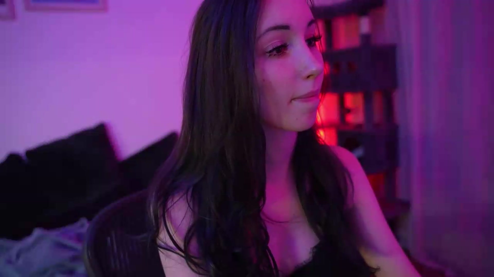 Gallery image thumbnail from Sw33t_g1rl's myfreecams stream on, 09/21/2026, 03:43 image 11 of 20
