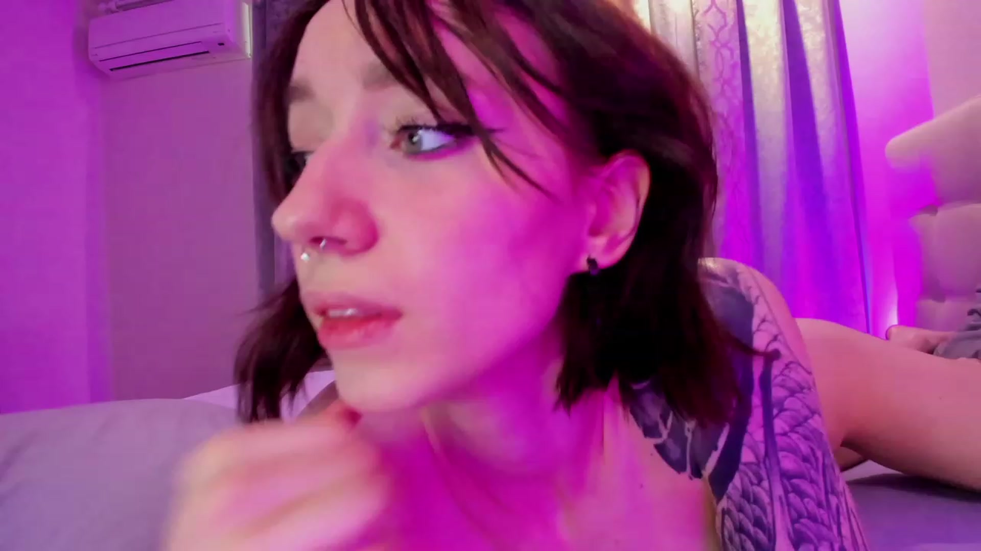 Gallery image thumbnail from SweetAlice666's myfreecams stream on, 11/18/2022, 09:14 image 11 of 20