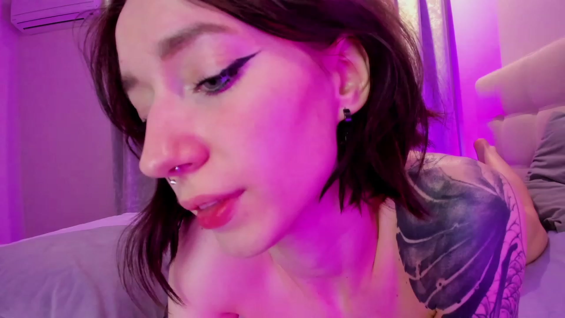 Gallery image thumbnail from SweetAlice666's myfreecams stream on, 11/18/2022, 10:57 image 17 of 20