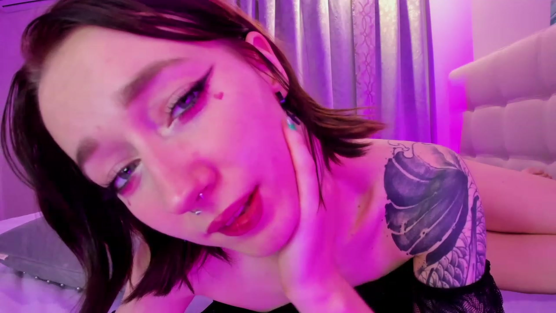 Gallery image thumbnail from SweetAlice666's myfreecams stream on, 11/27/2022, 11:54 image 6 of 20