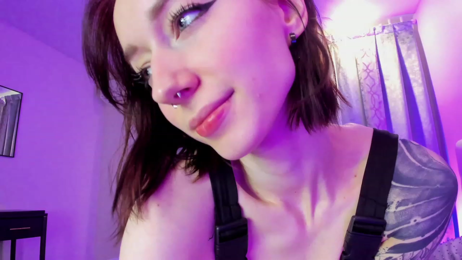 Gallery image thumbnail from SweetAlice666's myfreecams stream on, 12/11/2022, 09:33 image 18 of 20