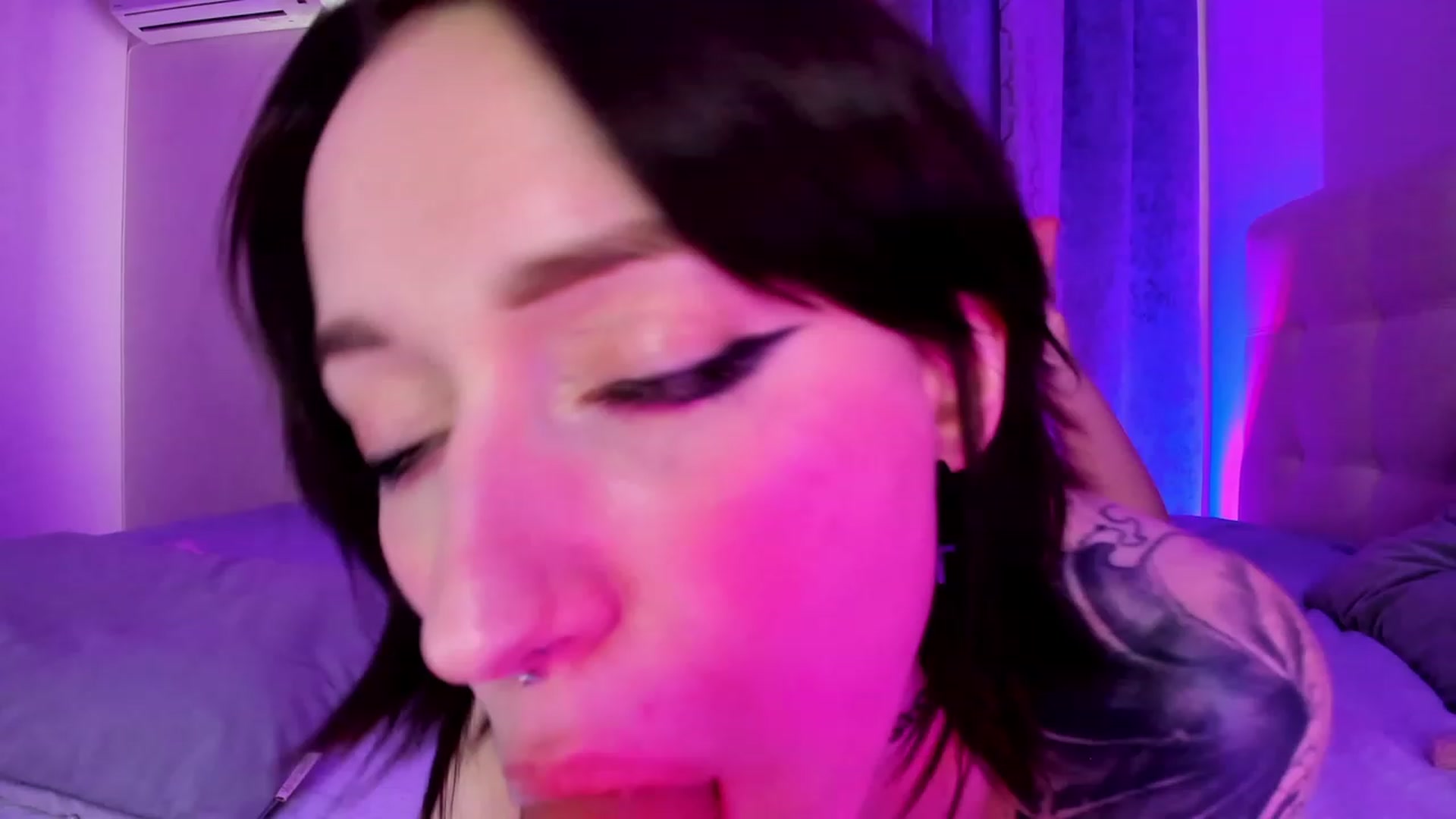 Gallery image thumbnail from SweetAlice666's myfreecams stream on, 02/19/2023, 09:29 image 8 of 20