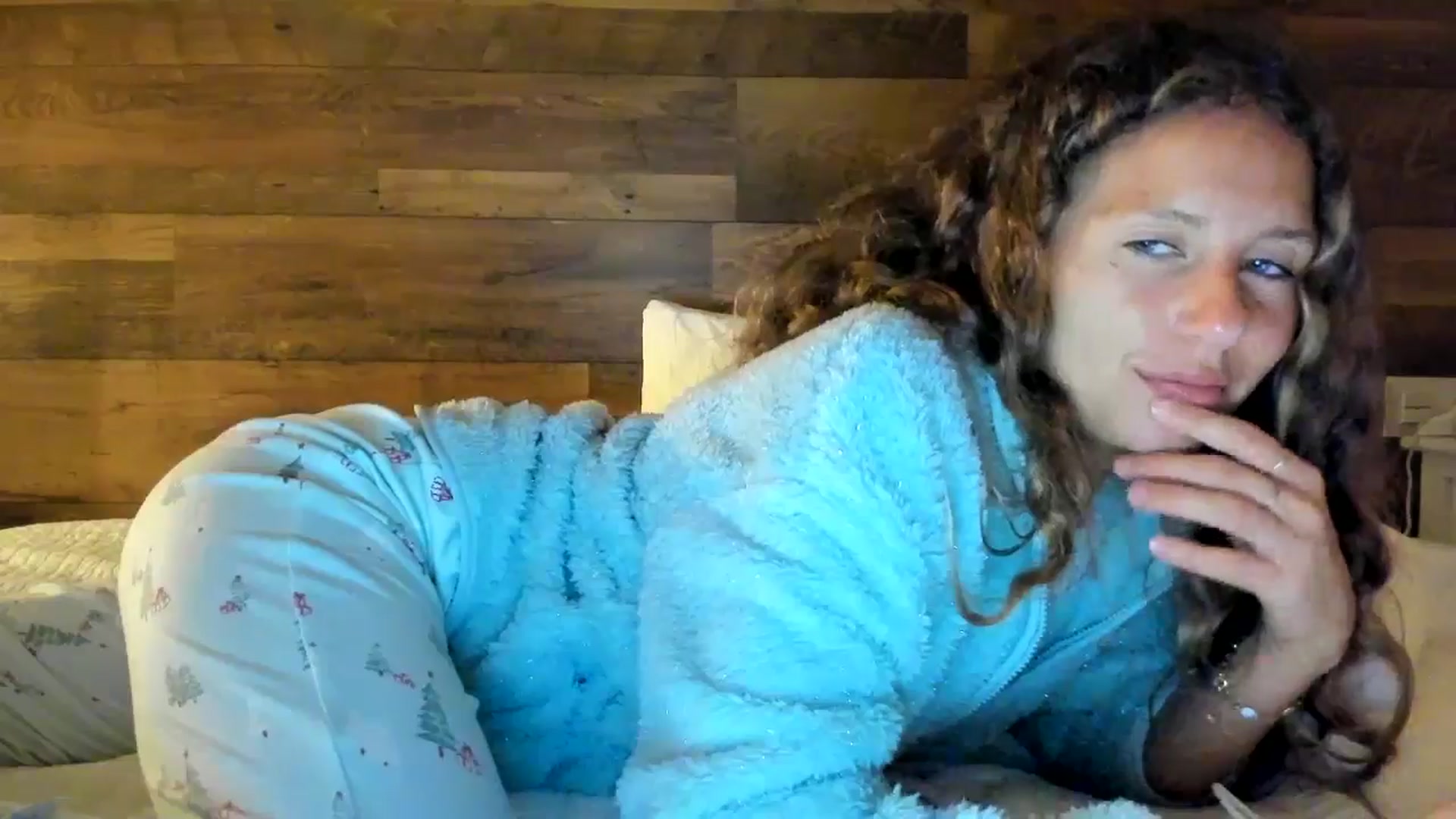 Gallery image thumbnail from SweetAngell18's myfreecams stream on, 01/17/2026, 24:14 image 6 of 20