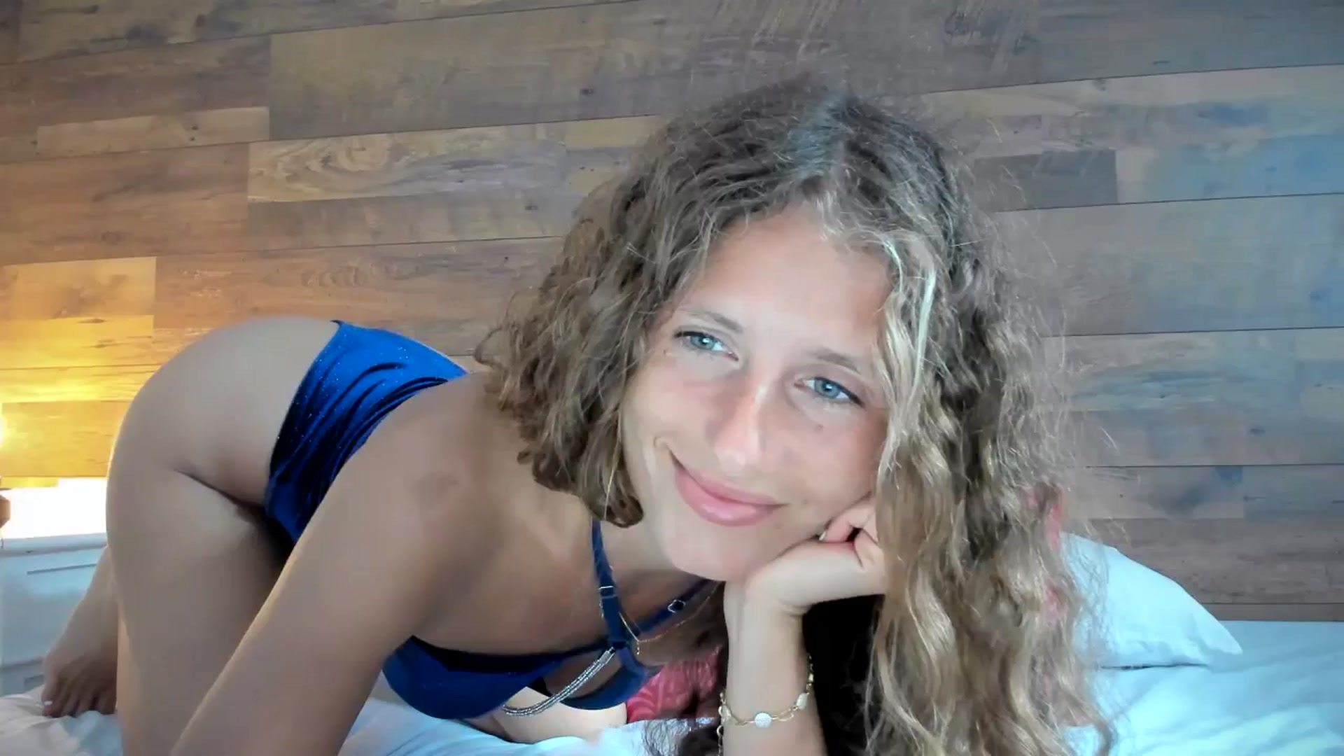 Gallery image thumbnail from SweetAngell18's myfreecams stream on, 01/27/2026, 15:48 image 1 of 20