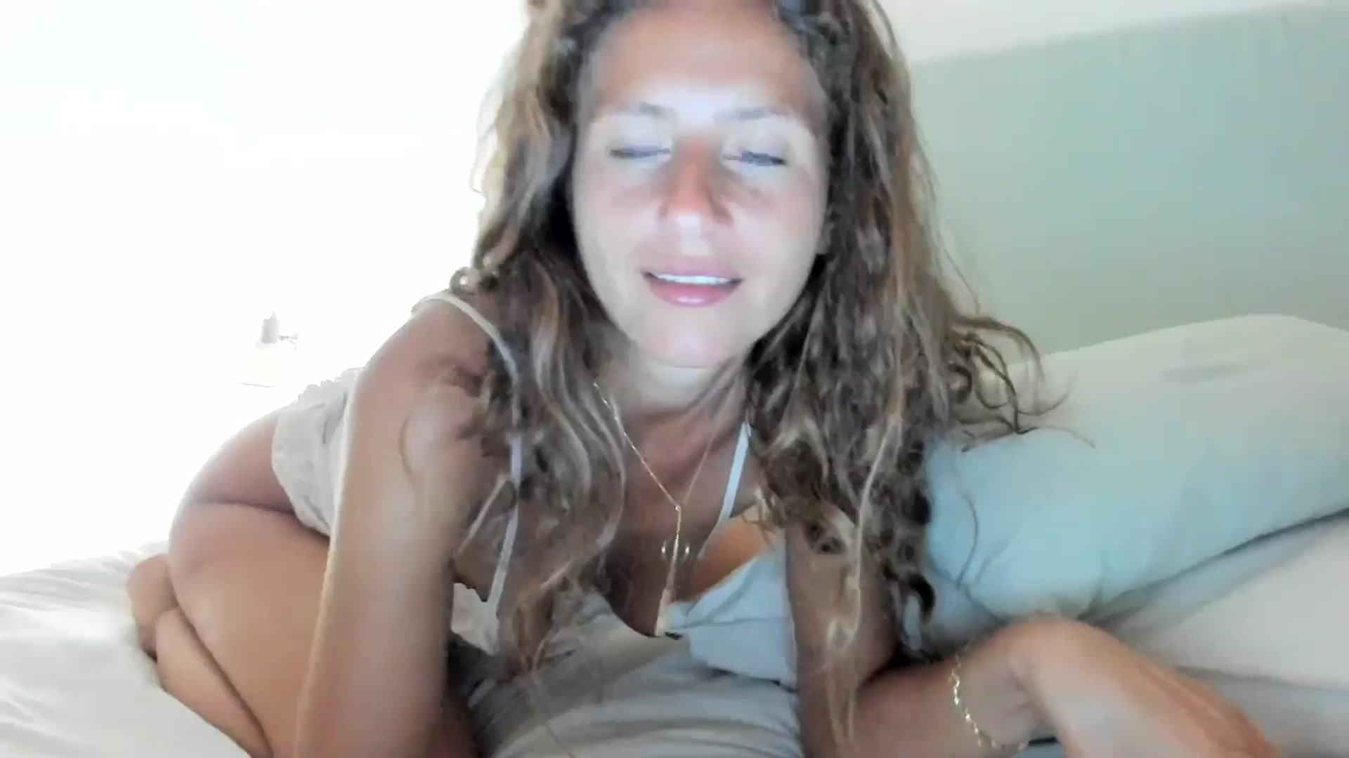 Gallery image thumbnail from SweetAngell18's myfreecams stream on, 02/14/2026, 20:59 image 7 of 20