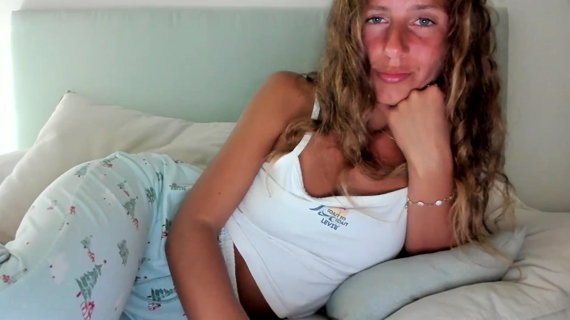 Gallery image thumbnail from SweetAngell18's myfreecams stream on, 02/18/2026, 22:38 image 17 of 20