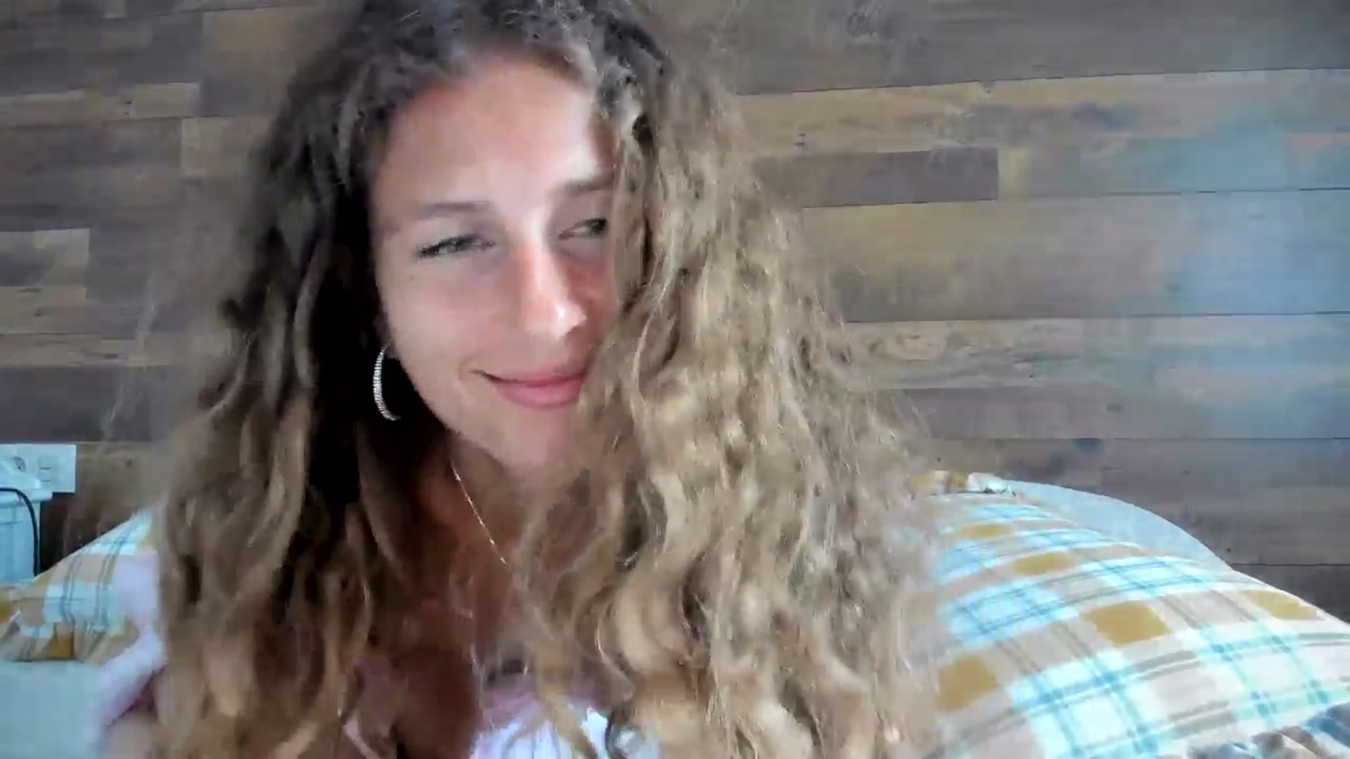 Gallery image thumbnail from SweetAngell18's myfreecams stream on, 03/15/2026, 13:33 image 11 of 20