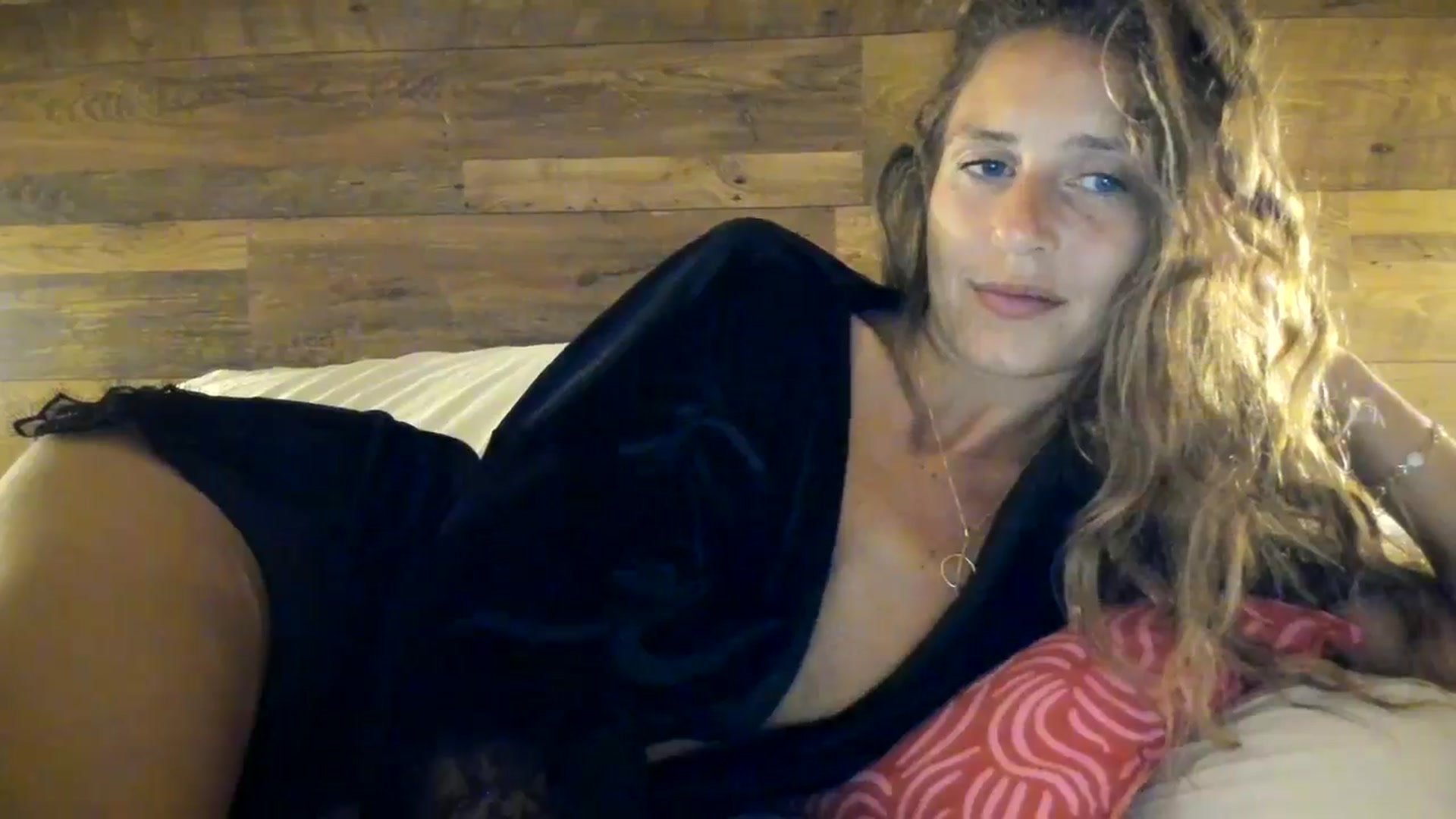 Gallery image thumbnail from SweetAngell18's myfreecams stream on, 03/25/2026, 22:29 image 2 of 20