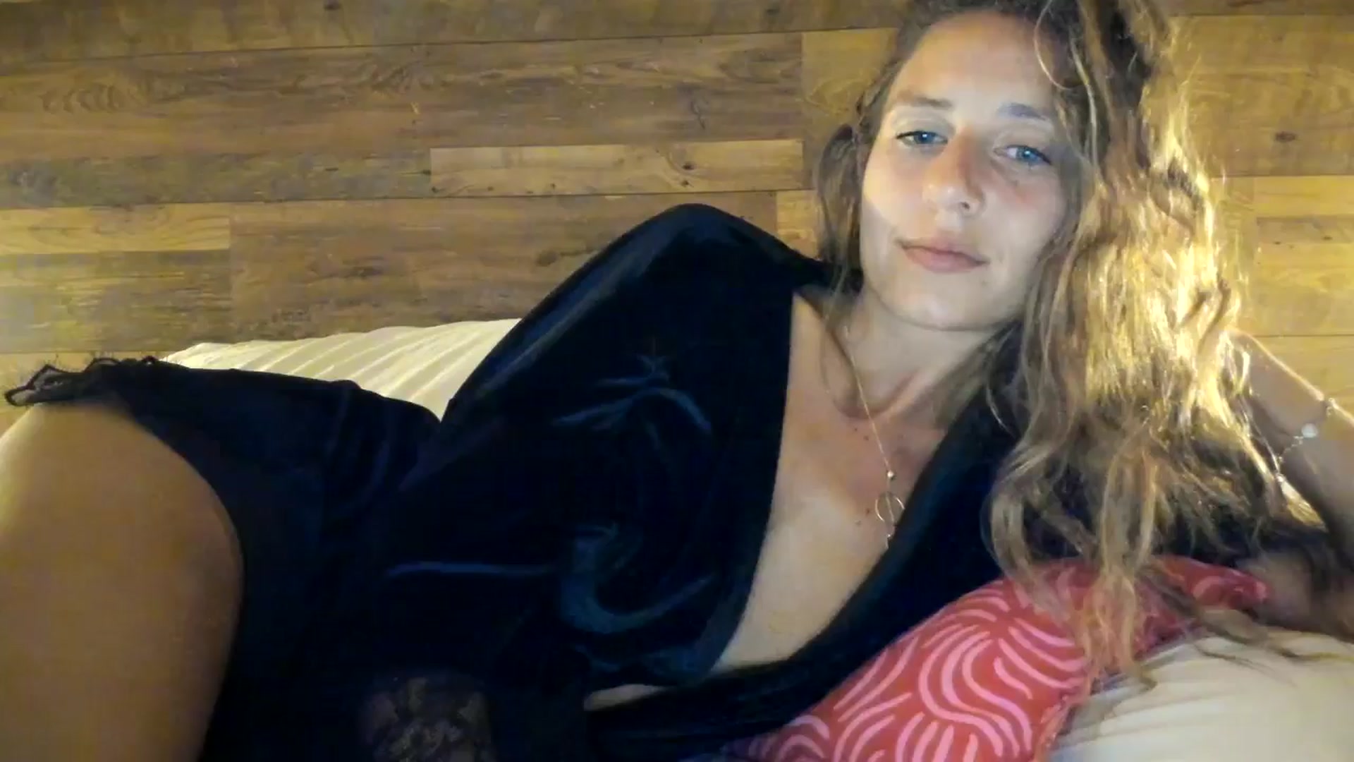 Gallery image thumbnail from SweetAngell18's myfreecams stream on, 03/25/2026, 22:29 image 1 of 20