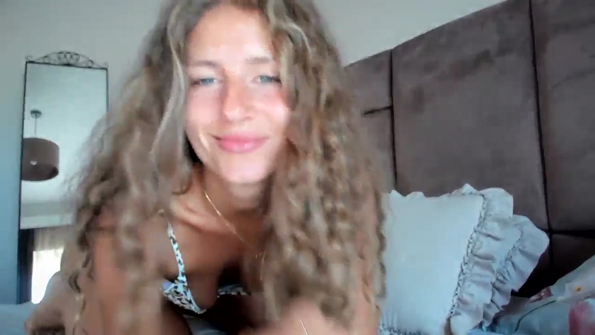 Gallery image thumbnail from SweetAngell18's myfreecams stream on, 04/27/2026, 07:31 image 13 of 20
