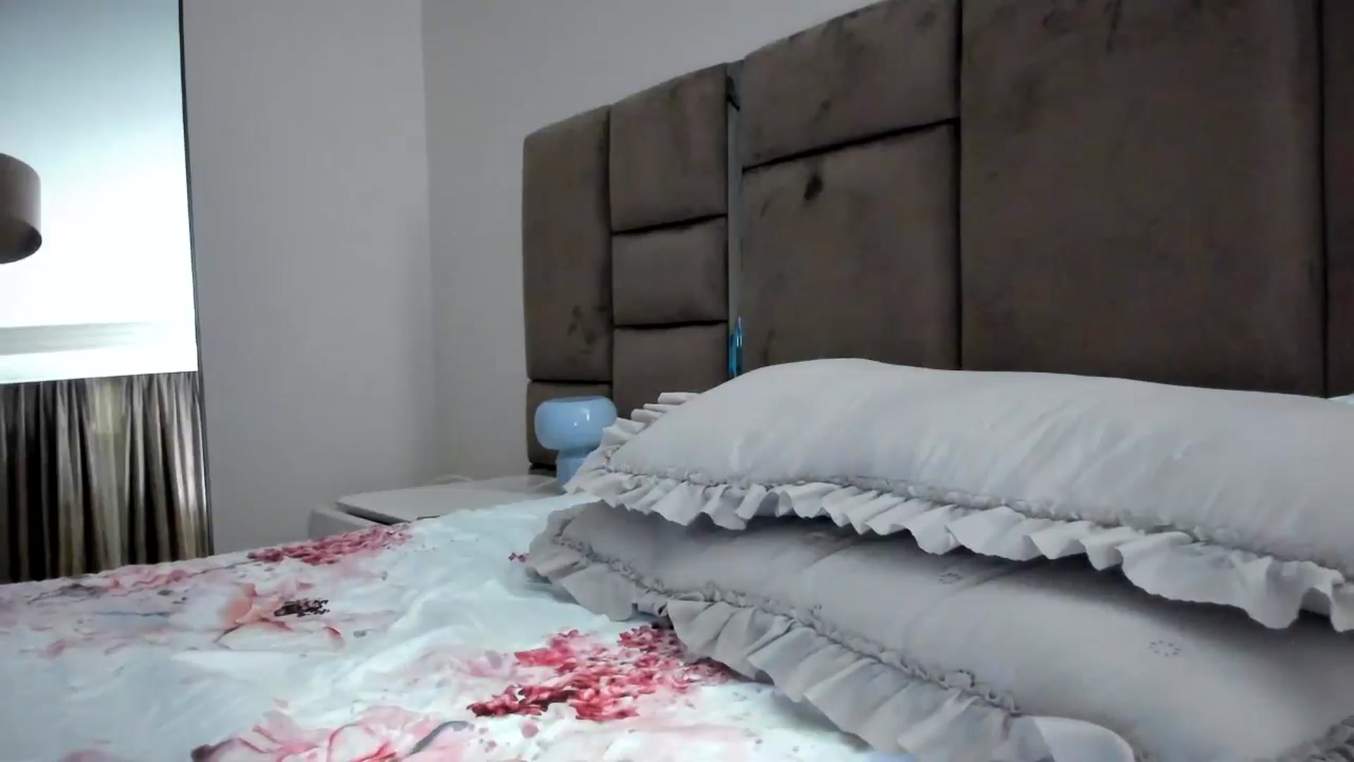 Gallery image thumbnail from SweetAngell18's myfreecams stream on, 04/29/2026, 18:59 image 14 of 20