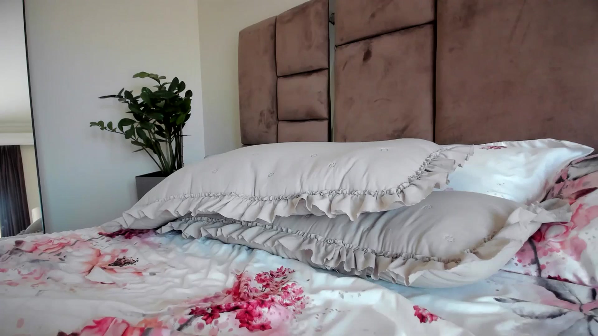 Gallery image thumbnail from SweetAngell18's myfreecams stream on, 04/30/2026, 14:08 image 10 of 20