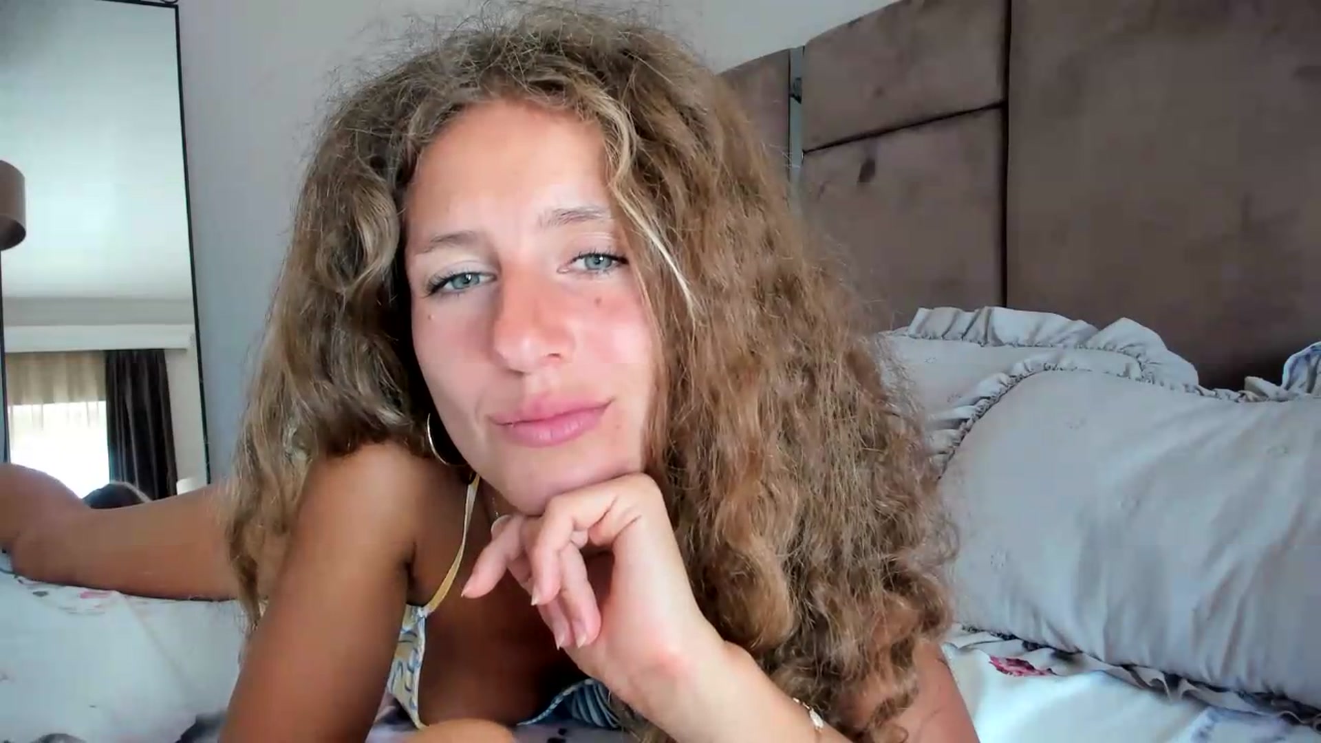 Gallery image thumbnail from SweetAngell18's myfreecams stream on, 05/02/2026, 11:29 image 5 of 20