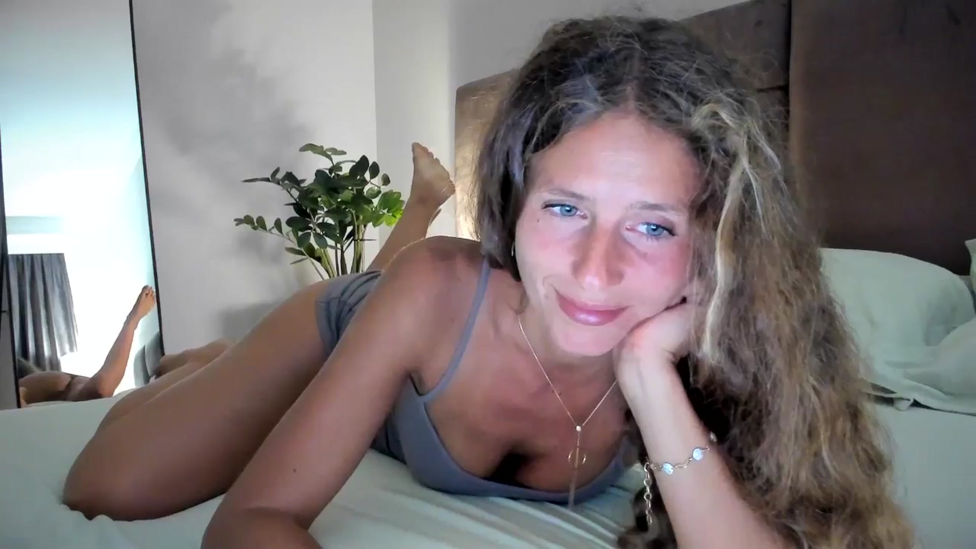 Gallery image thumbnail from SweetAngell18's myfreecams stream on, 05/03/2026, 20:02 image 17 of 20