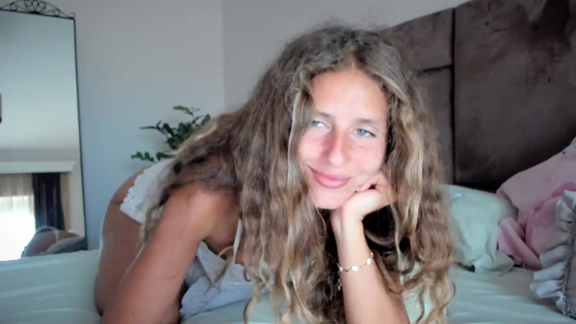 Gallery image thumbnail from SweetAngell18's myfreecams stream on, 05/07/2026, 11:14 image 5 of 20