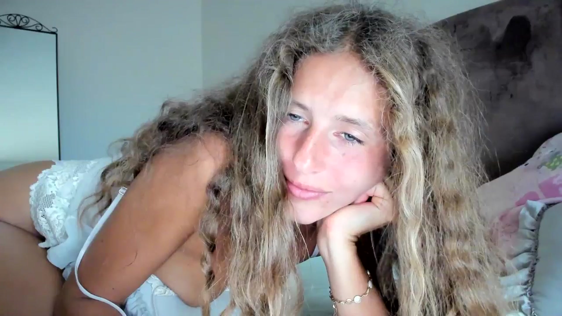 Gallery image thumbnail from SweetAngell18's myfreecams stream on, 05/07/2026, 11:14 image 2 of 20