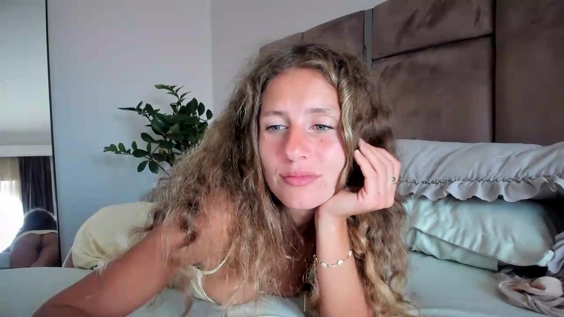 Gallery image thumbnail from SweetAngell18's myfreecams stream on, 05/16/2026, 12:52 image 2 of 20