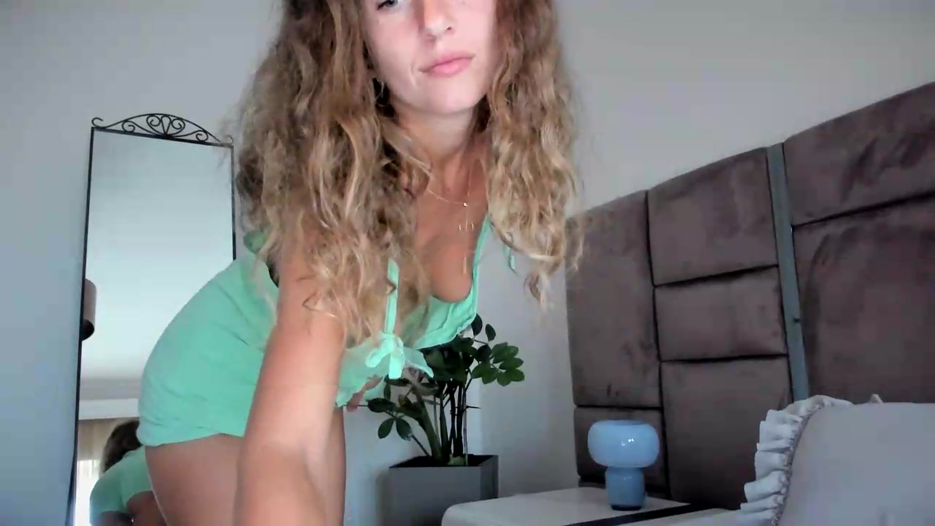 Gallery image thumbnail from SweetAngell18's myfreecams stream on, 05/17/2026, 16:14 image 14 of 20