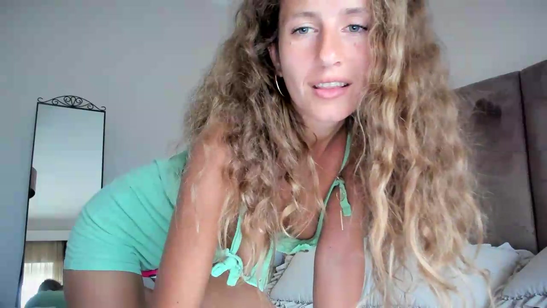 Gallery image thumbnail from SweetAngell18's myfreecams stream on, 05/17/2026, 16:14 image 11 of 20