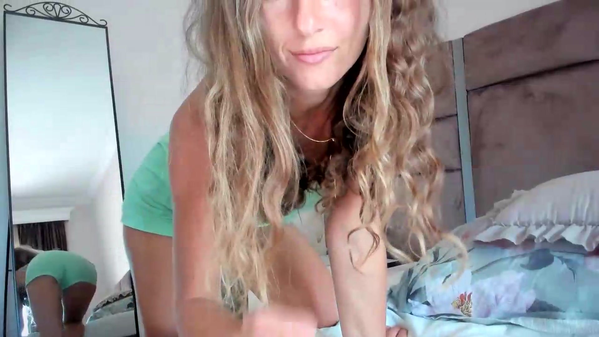 Gallery image thumbnail from SweetAngell18's myfreecams stream on, 05/21/2026, 08:31 image 17 of 20