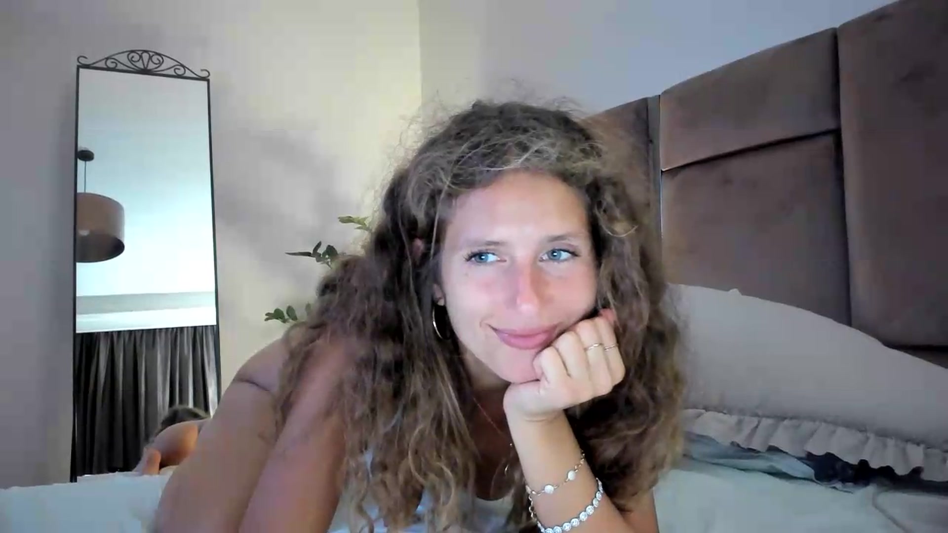 Gallery image thumbnail from SweetAngell18's myfreecams stream on, 05/22/2026, 17:23 image 9 of 20