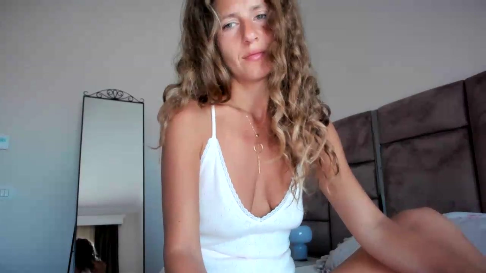Gallery image thumbnail from SweetAngell18's myfreecams stream on, 05/27/2026, 06:03 image 3 of 20