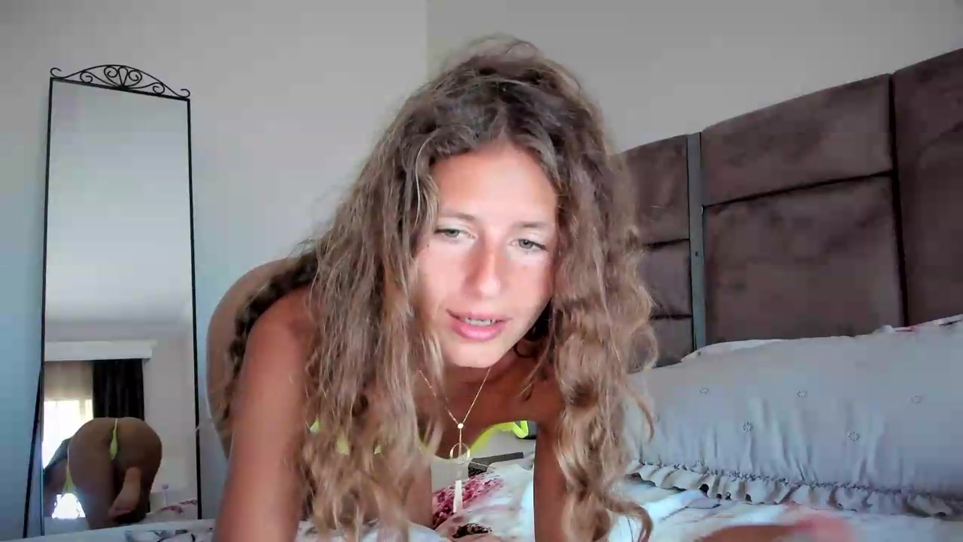 Gallery image thumbnail from SweetAngell18's myfreecams stream on, 05/27/2026, 06:03 image 18 of 20
