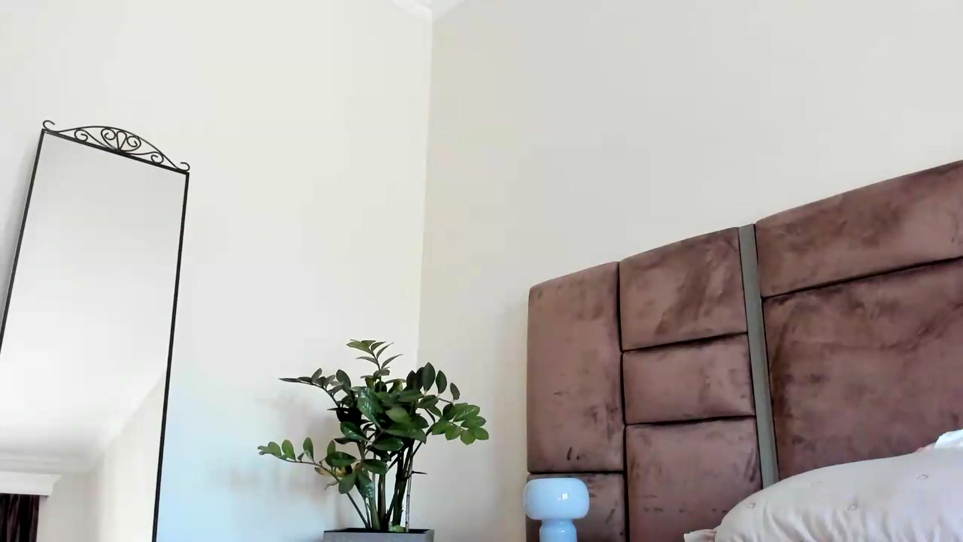 Gallery image thumbnail from SweetAngell18's myfreecams stream on, 05/27/2026, 06:03 image 9 of 20
