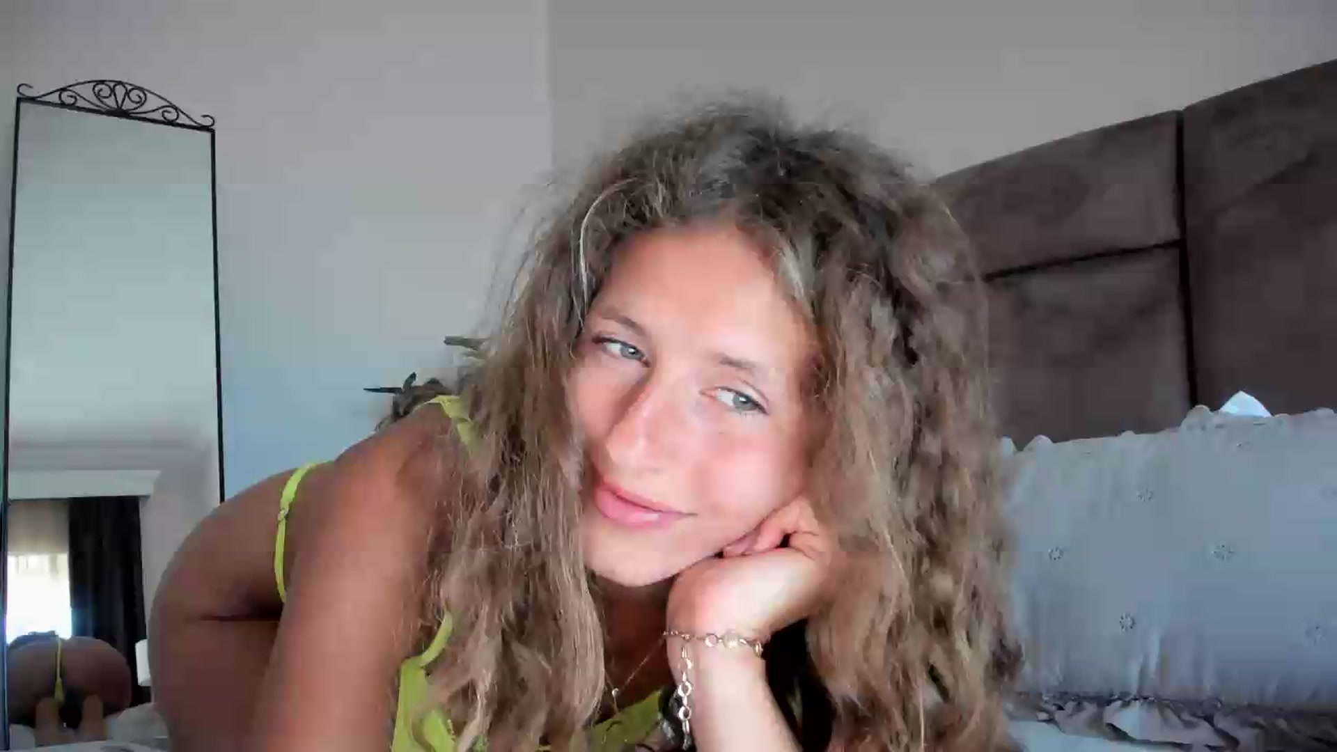 Gallery image thumbnail from SweetAngell18's myfreecams stream on, 05/27/2026, 08:39 image 1 of 20
