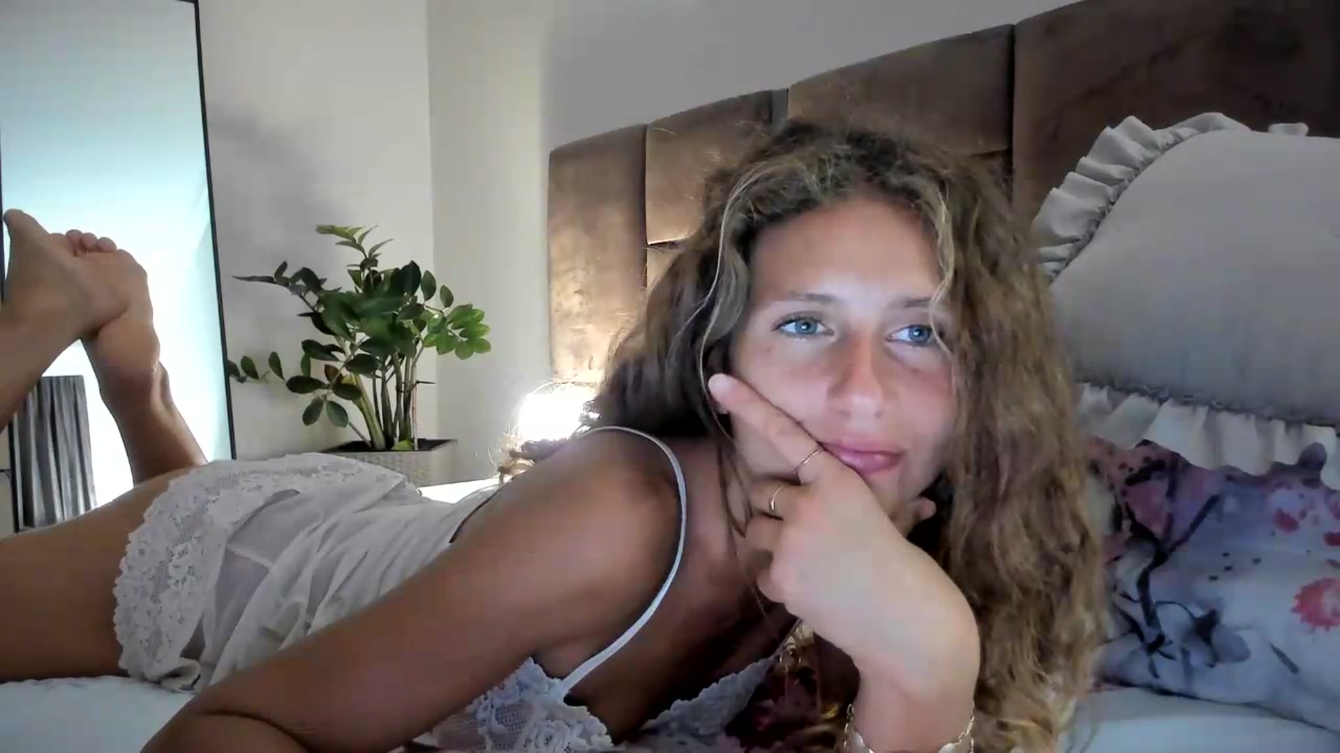 Gallery image thumbnail from SweetAngell18's myfreecams stream on, 05/27/2026, 19:38 image 18 of 20