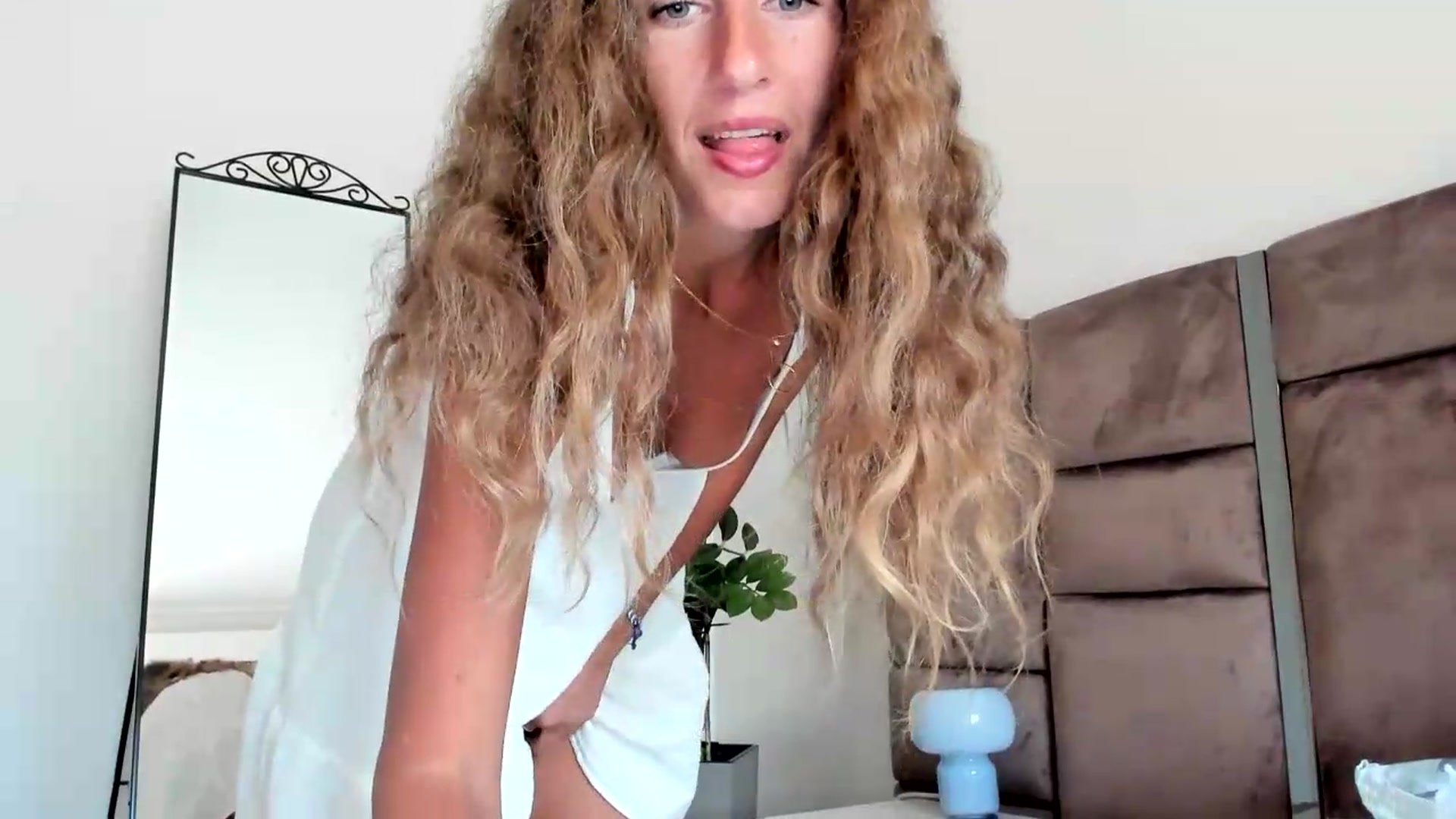 Gallery image thumbnail from SweetAngell18's myfreecams stream on, 06/04/2026, 11:38 image 2 of 20