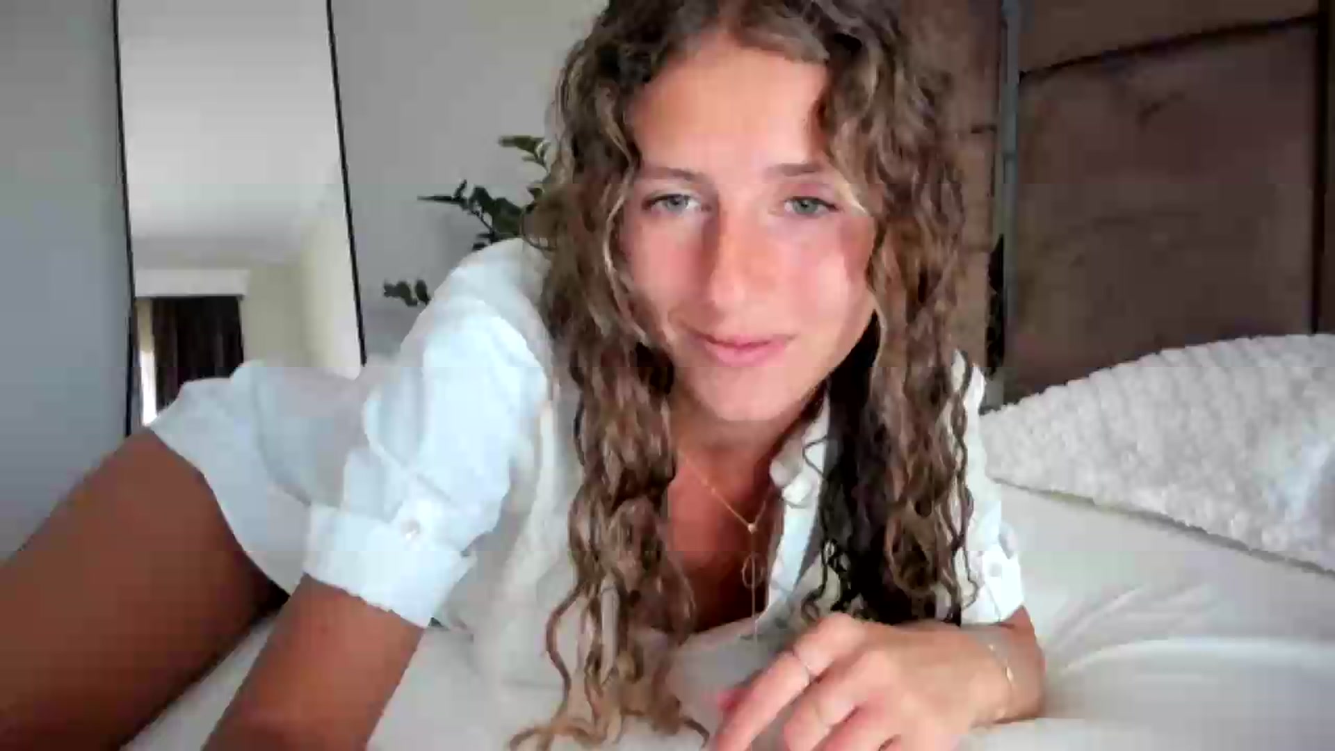Gallery image thumbnail from SweetAngell18's myfreecams stream on, 06/11/2026, 11:56 image 1 of 20
