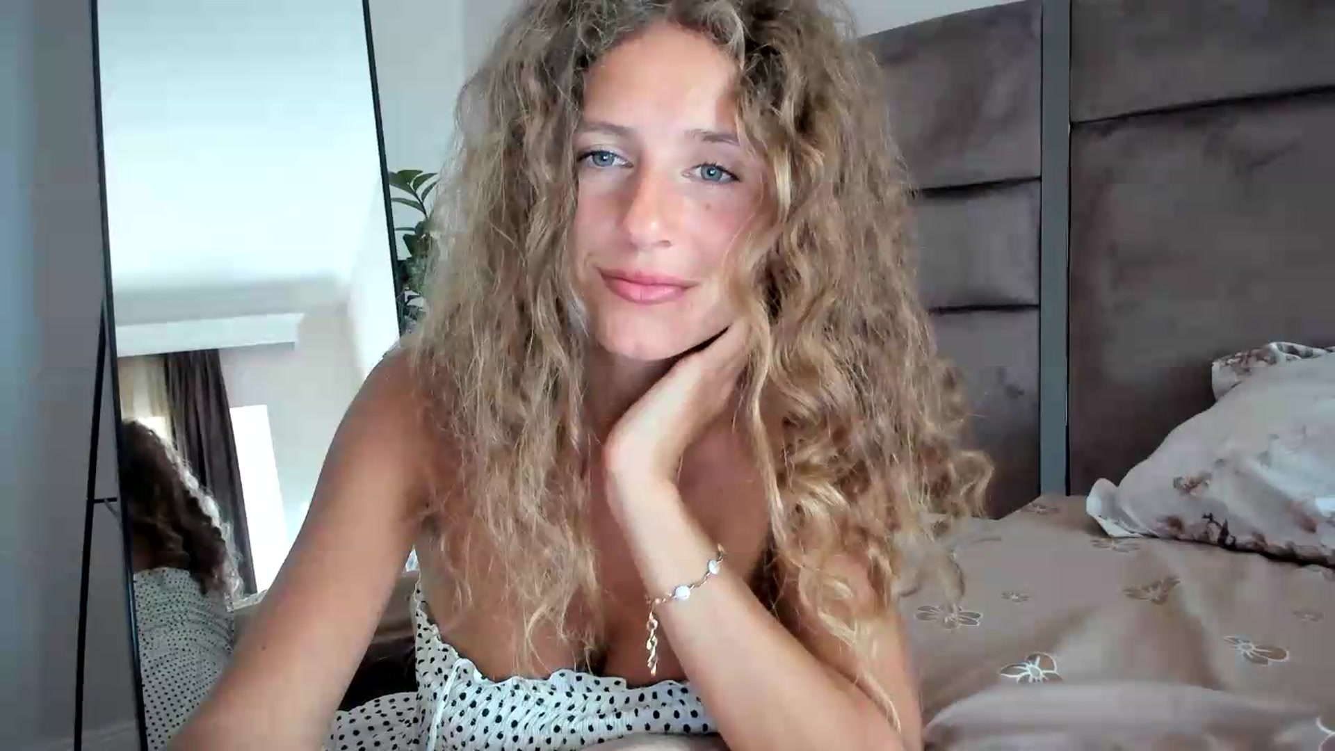 Gallery image thumbnail from SweetAngell18's myfreecams stream on, 06/14/2026, 08:26 image 5 of 20