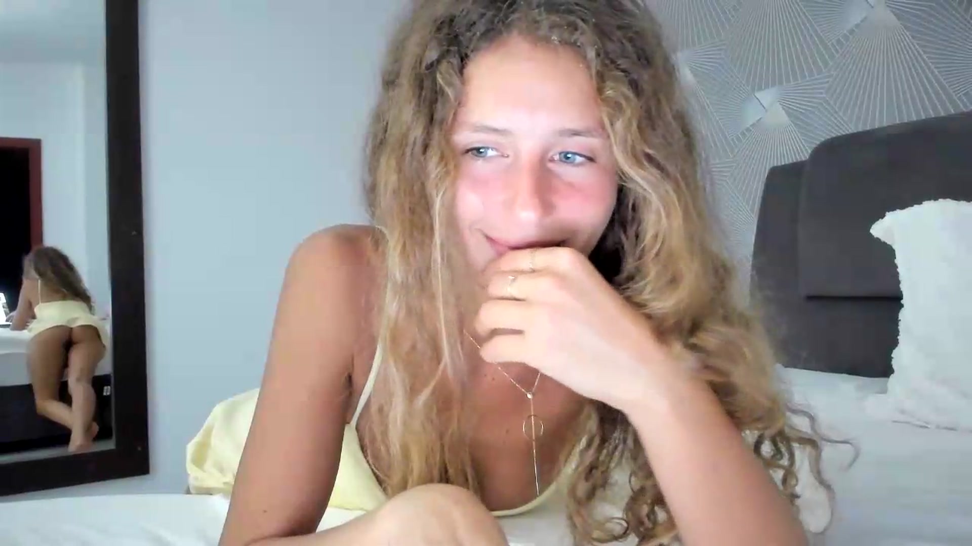Gallery image thumbnail from SweetAngell18's myfreecams stream on, 06/23/2026, 20:09 image 9 of 20