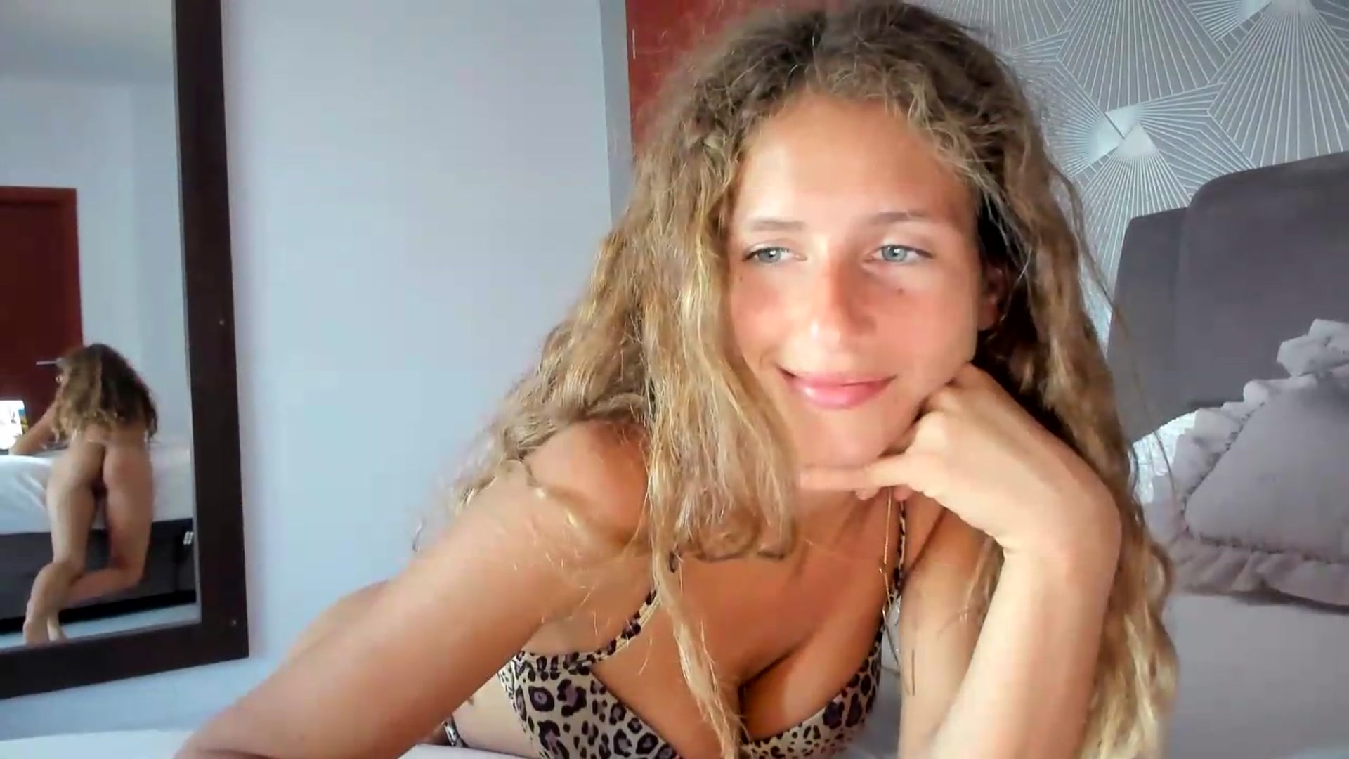Gallery image thumbnail from SweetAngell18's myfreecams stream on, 06/24/2026, 10:09 image 14 of 20