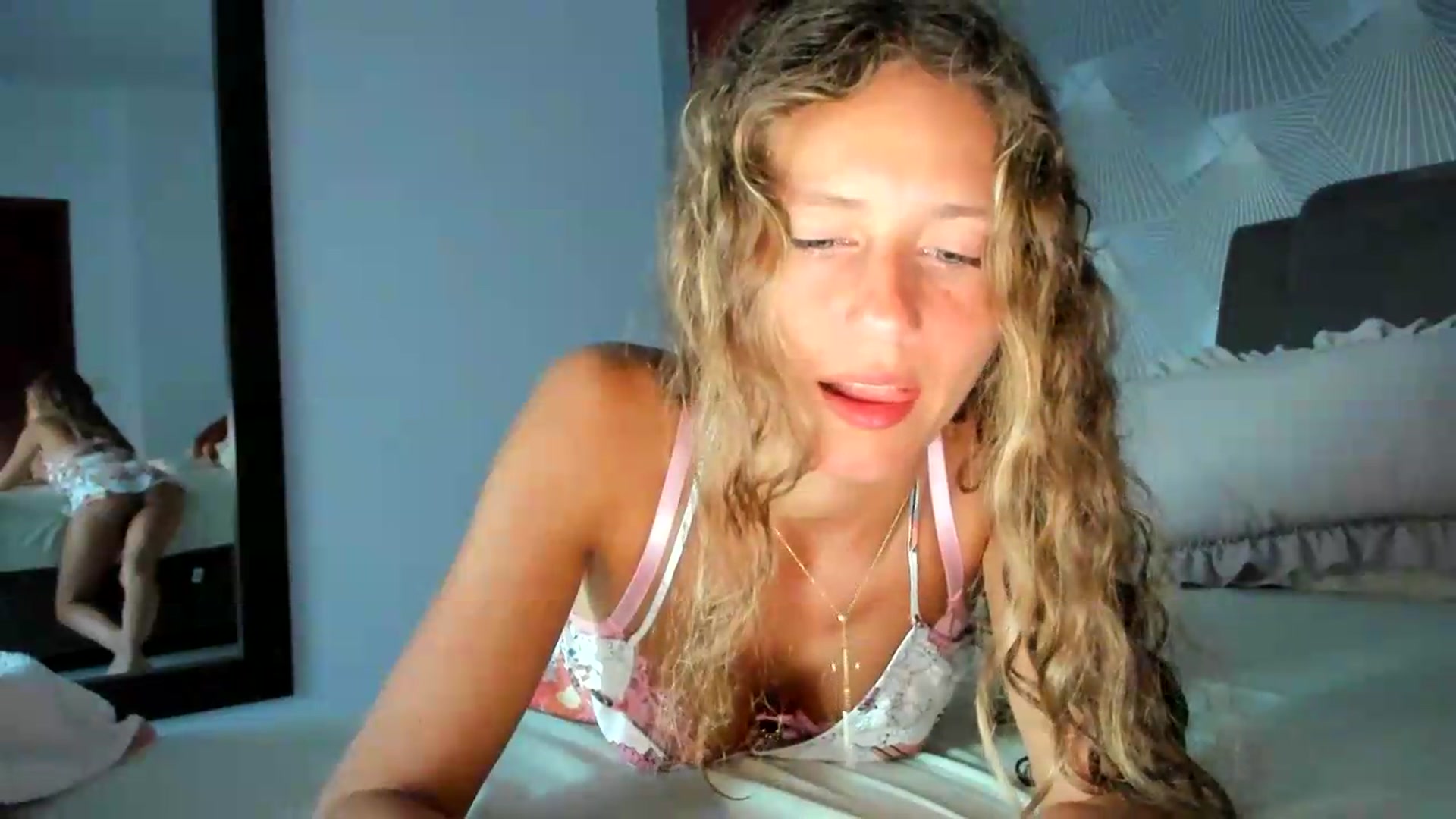 Gallery image thumbnail from SweetAngell18's myfreecams stream on, 06/26/2026, 18:05 image 16 of 20