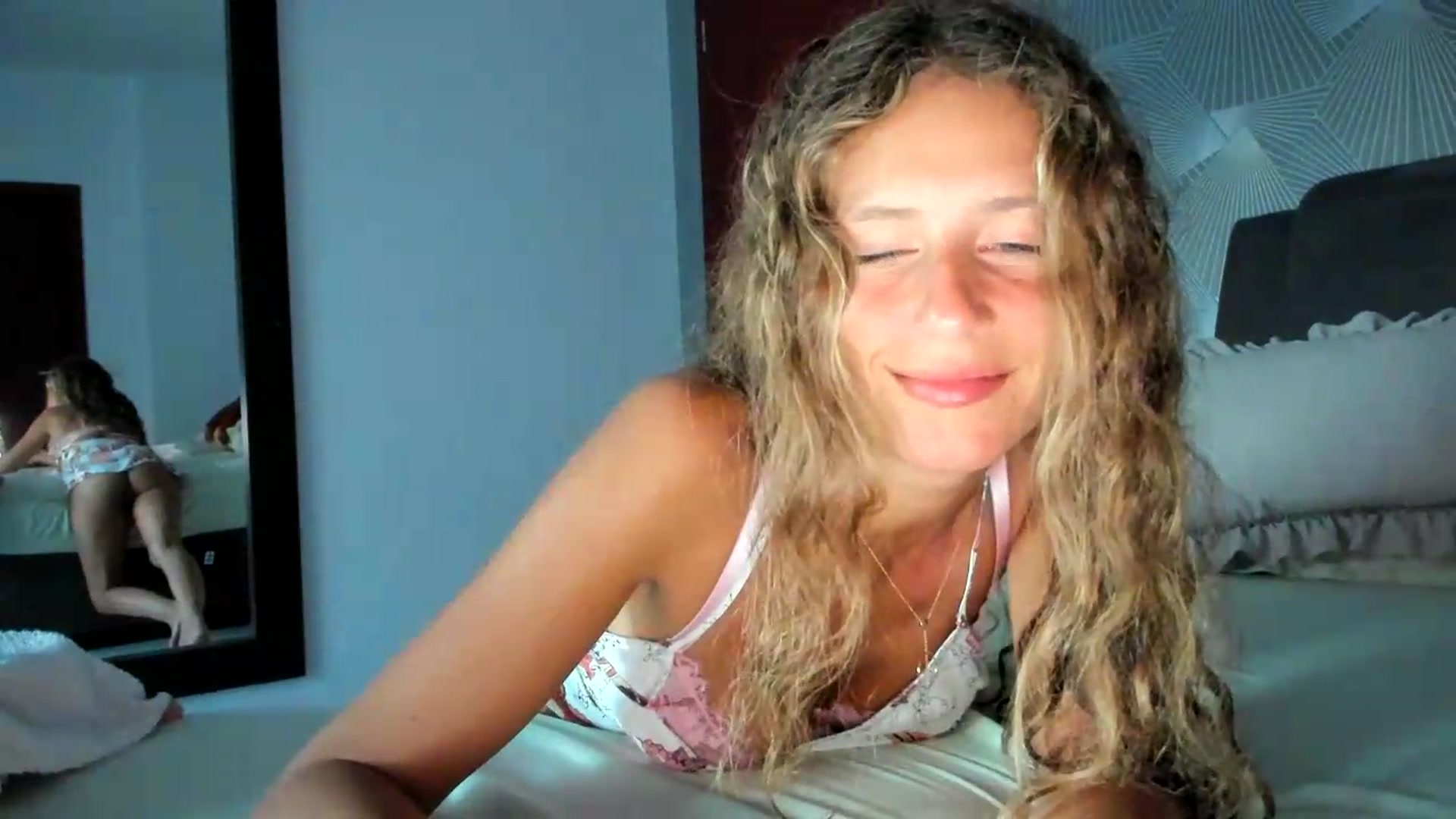 Gallery image thumbnail from SweetAngell18's myfreecams stream on, 06/26/2026, 18:05 image 18 of 20