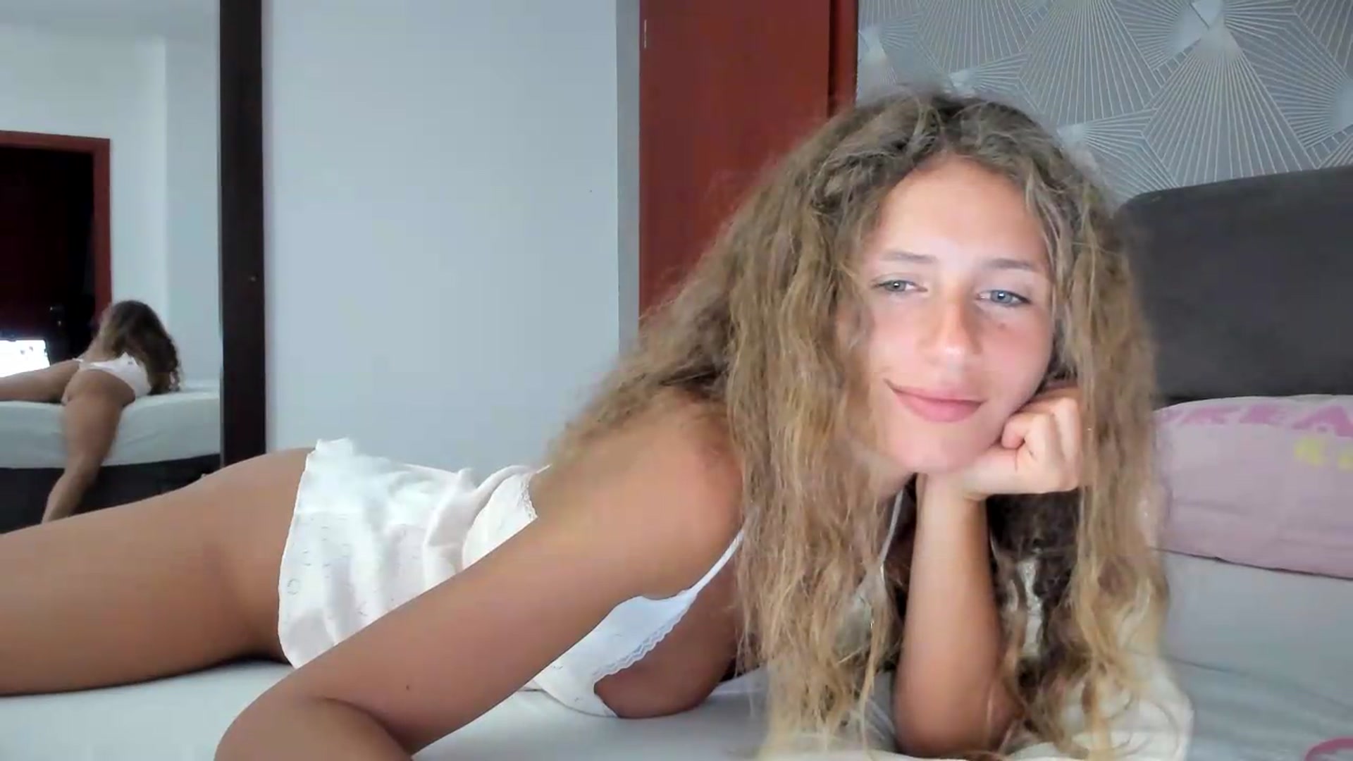 Gallery image thumbnail from SweetAngell18's myfreecams stream on, 06/28/2026, 20:33 image 9 of 20