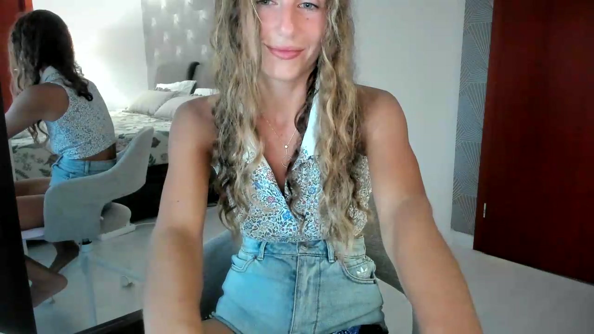 Gallery image thumbnail from SweetAngell18's myfreecams stream on, 08/09/2026, 17:46 image 3 of 20