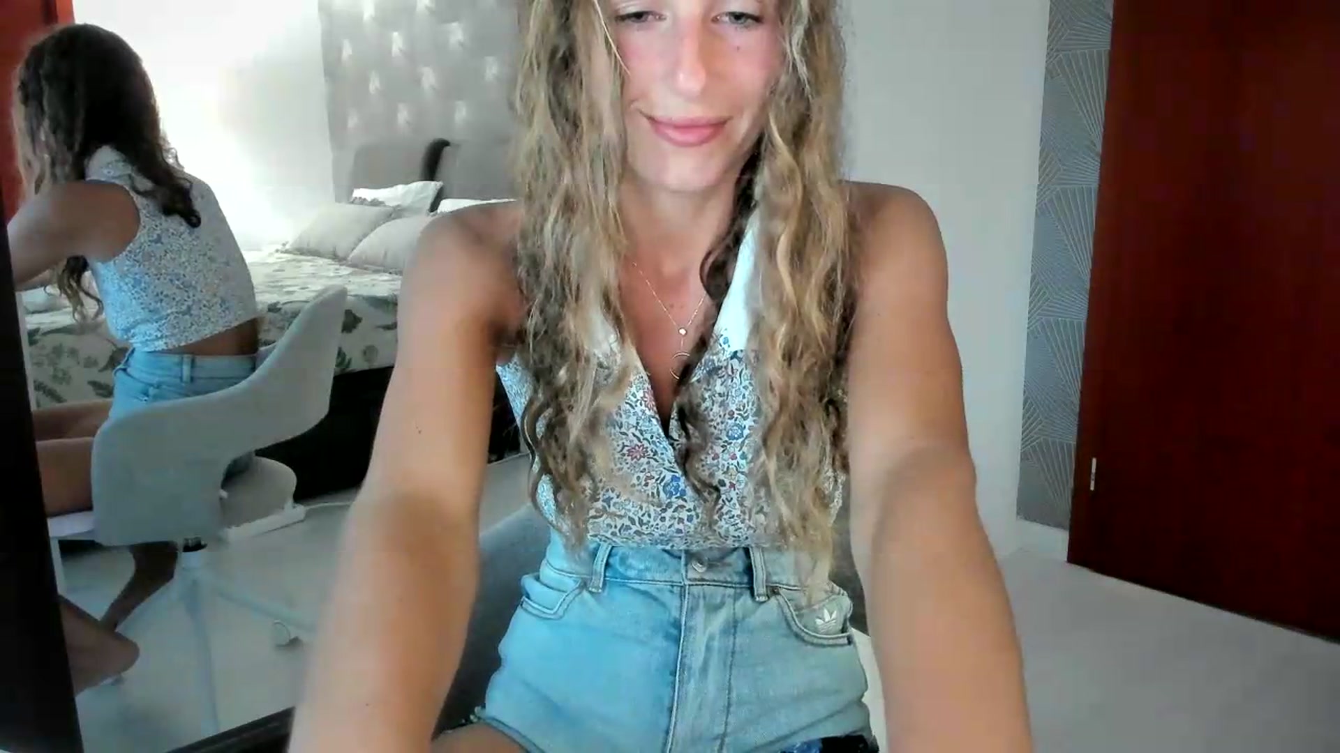 Gallery image thumbnail from SweetAngell18's myfreecams stream on, 08/09/2026, 17:46 image 4 of 20