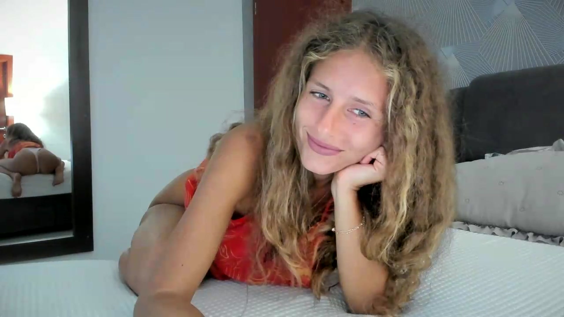 Gallery image thumbnail from SweetAngell18's myfreecams stream on, 08/17/2026, 17:59 image 10 of 20