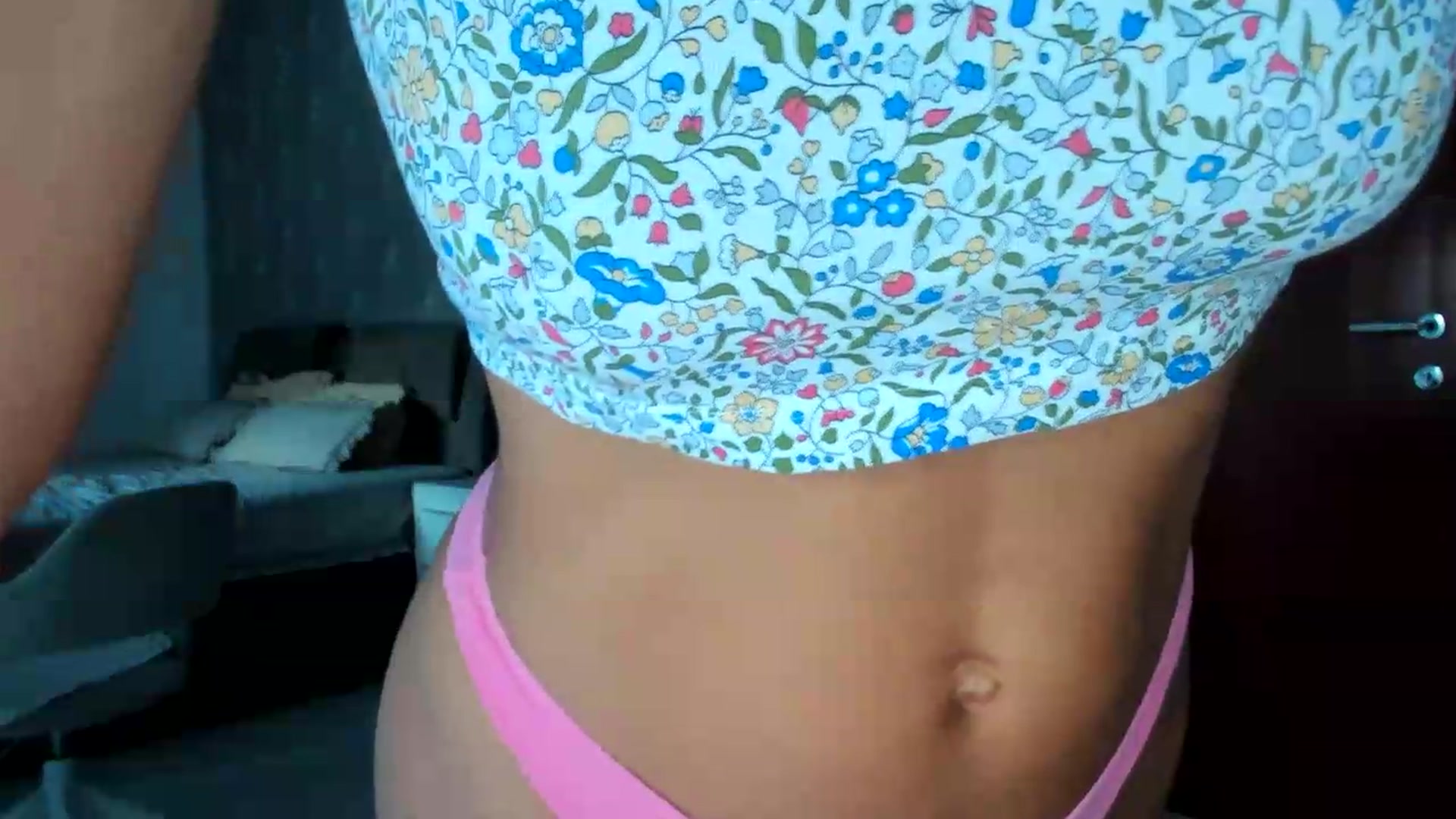 Gallery image thumbnail from SweetAngell18's myfreecams stream on, 08/18/2026, 14:01 image 17 of 20
